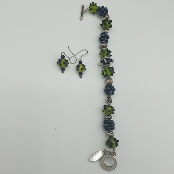 Vintage bracelet and earrings - Picture 3 of 4